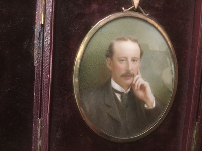 Lot 251 - Early 20th century portrait miniature on ivory, a Gentleman, oval, in hinged case