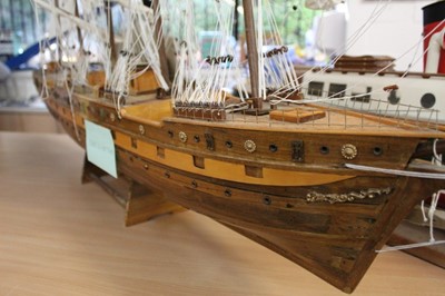 Lot 2653 - Good large model ship