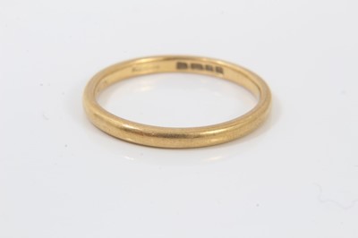 Lot 232 - 22ct gold wedding ring