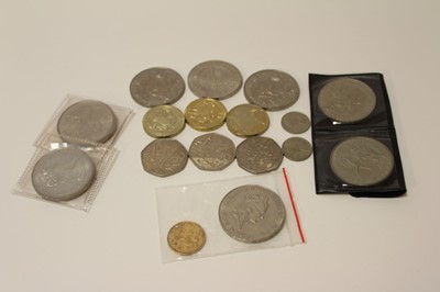 Lot 481 - G.B. - Mixed coinage to include gold sovereign Victoria OH 1895 GF and a small quantity of cupro-nickel (qty)
