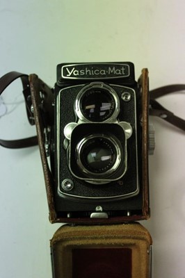 Lot 2696 - Yashica Mat twin lens reflex camera