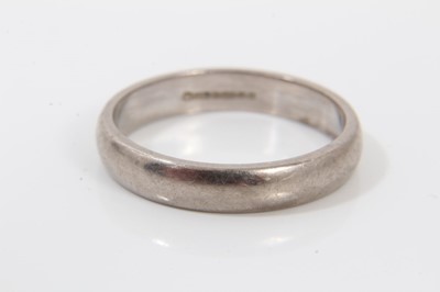 Lot 382 - White gold 18ct wedding ring