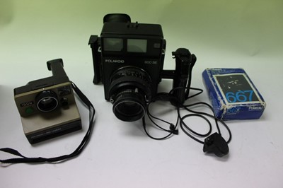 Lot 2684 - Polaroid 600 SE with Mamiya 127mm f/4.7 lens, together with a Polaroid 1500 Land Camera and a box of film