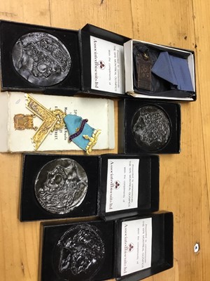 Lot 2704 - Old Masonic gilt metal masters jewel - Comrades Lodge 2976 and sundry medallions