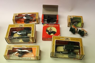 Lot 1867 - Britains military boxed selection, including 18" Heavy Howitzer No.9740 (x2) German Field Gun No.9732, 4.7 Naval Gun No.9730, 25 pounder Gun (x2) and others.